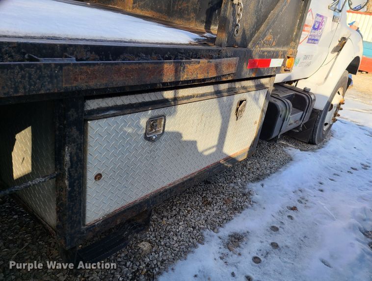 image for item DN6003 2003 Ford F650 Super Duty  flatbed truck