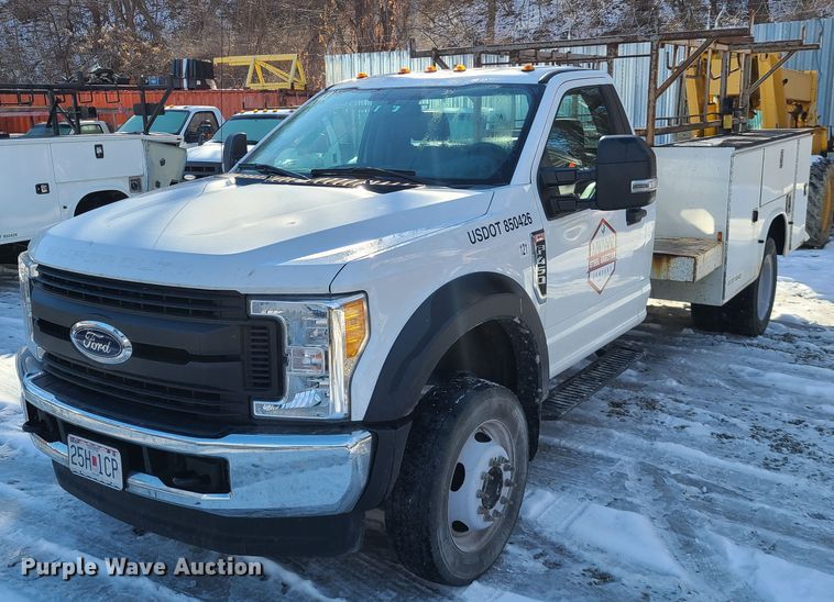 image for item DN6004 2017 Ford F450 Super Duty  utility / service truck