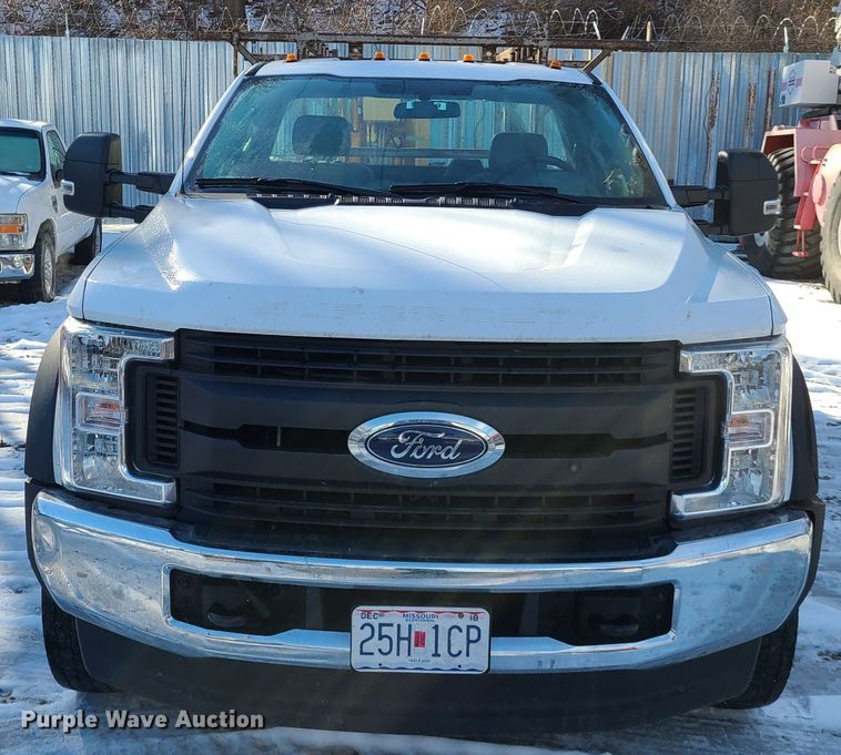 image for item DN6004 2017 Ford F450 Super Duty  utility / service truck