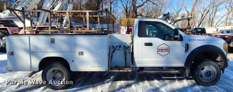 image for item DN6004 2017 Ford F450 Super Duty  utility / service truck