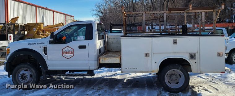 image for item DN6004 2017 Ford F450 Super Duty  utility / service truck