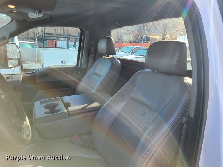 image for item DN6004 2017 Ford F450 Super Duty  utility / service truck