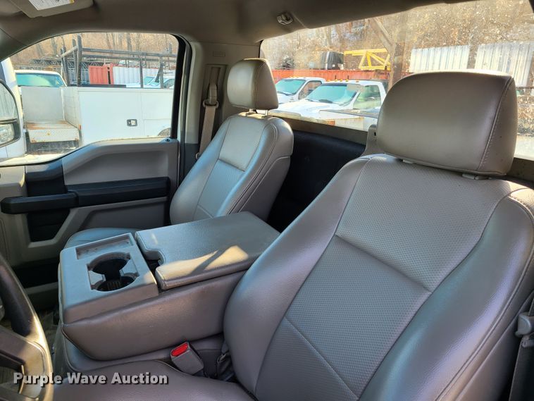 image for item DN6004 2017 Ford F450 Super Duty  utility / service truck