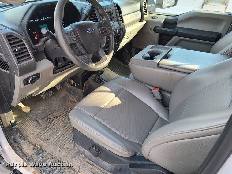 image for item DN6004 2017 Ford F450 Super Duty  utility / service truck