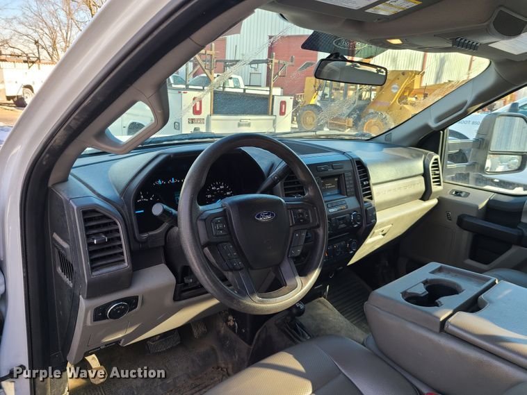 image for item DN6004 2017 Ford F450 Super Duty  utility / service truck