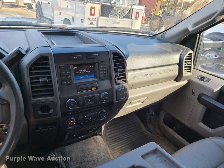 image for item DN6004 2017 Ford F450 Super Duty  utility / service truck