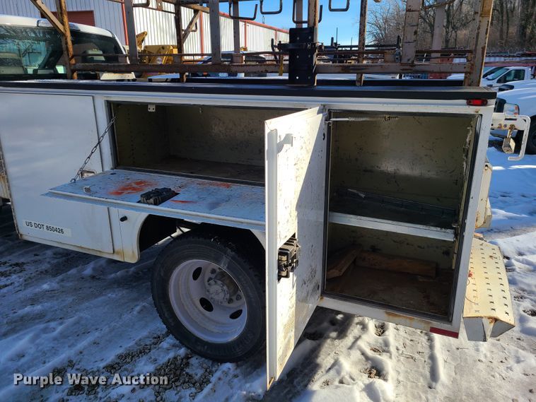 image for item DN6004 2017 Ford F450 Super Duty  utility / service truck