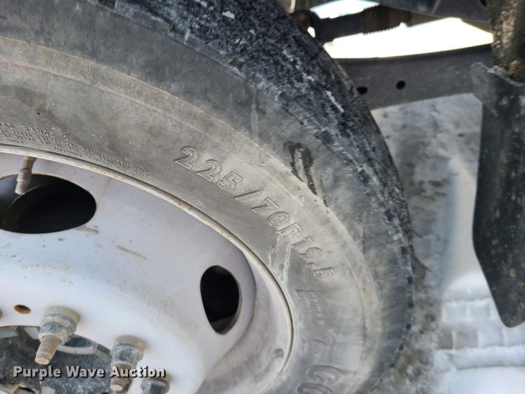 image for item DN6004 2017 Ford F450 Super Duty  utility / service truck