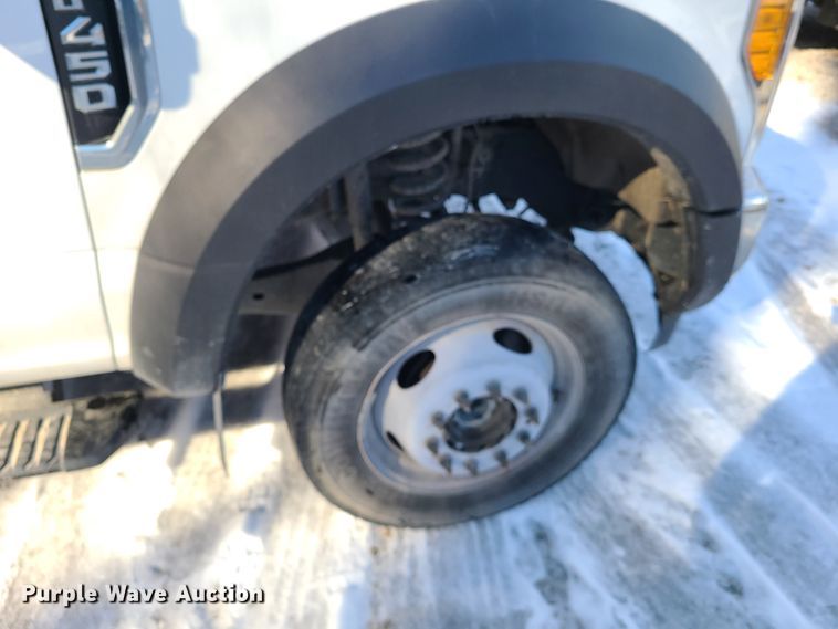 image for item DN6004 2017 Ford F450 Super Duty  utility / service truck