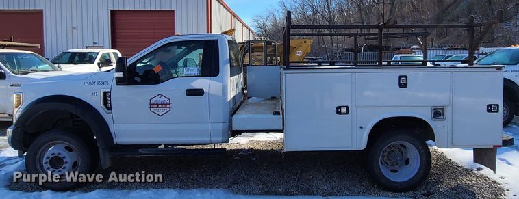 image for item DN6005 2018 Ford F450 Super Duty  utility / service truck