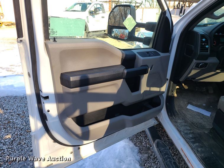 image for item DN6005 2018 Ford F450 Super Duty  utility / service truck