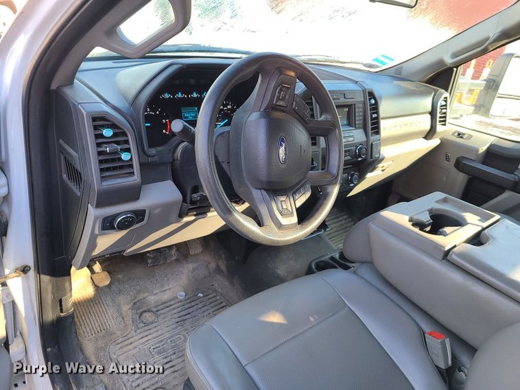 image for item DN6005 2018 Ford F450 Super Duty  utility / service truck