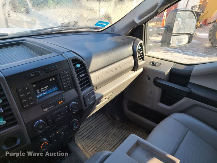 image for item DN6005 2018 Ford F450 Super Duty  utility / service truck