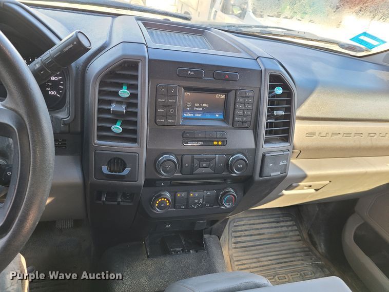 image for item DN6005 2018 Ford F450 Super Duty  utility / service truck