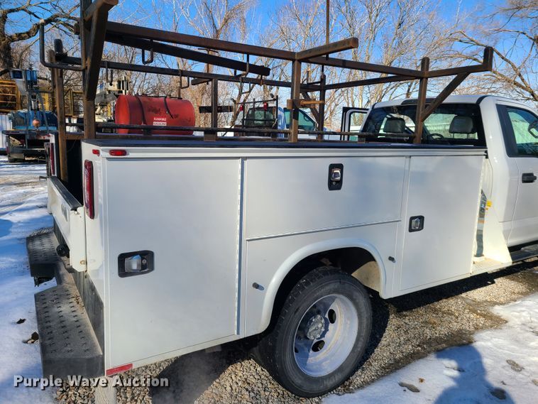 image for item DN6005 2018 Ford F450 Super Duty  utility / service truck