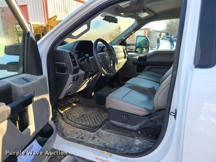 image for item DN6006 2018 Ford F450 Super Duty  utility / service truck