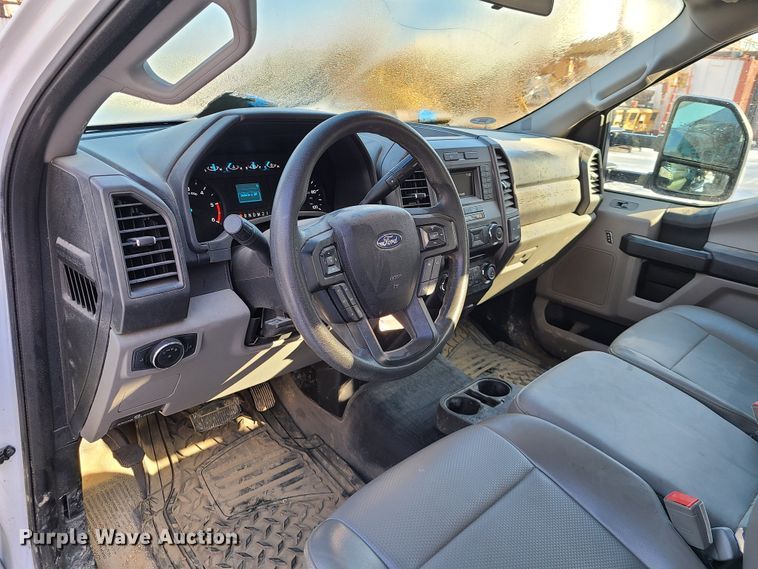 image for item DN6006 2018 Ford F450 Super Duty  utility / service truck