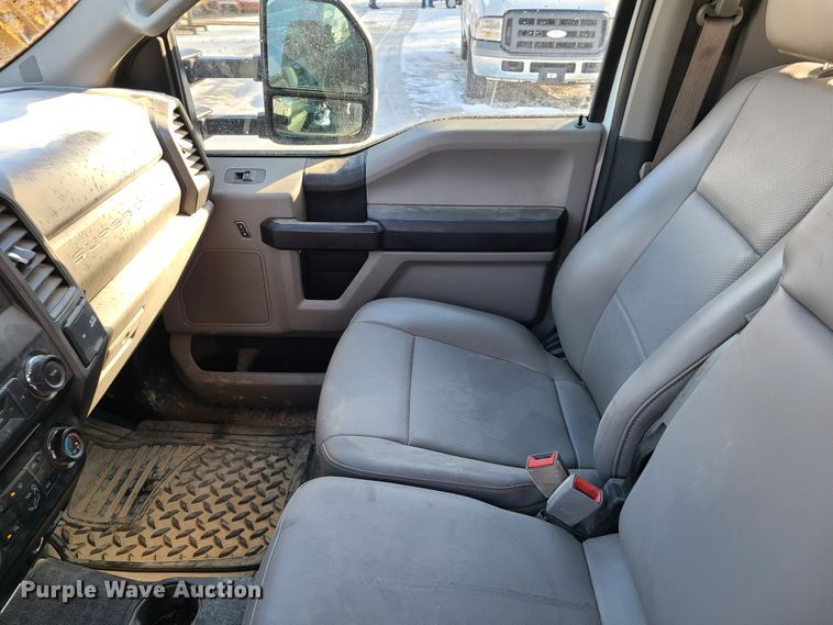 image for item DN6006 2018 Ford F450 Super Duty  utility / service truck