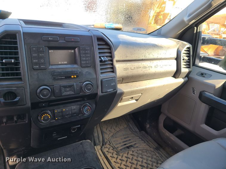 image for item DN6006 2018 Ford F450 Super Duty  utility / service truck