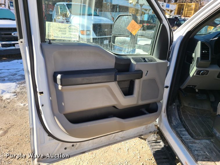 image for item DN6007 2018 Ford F450 Super Duty  utility / service truck