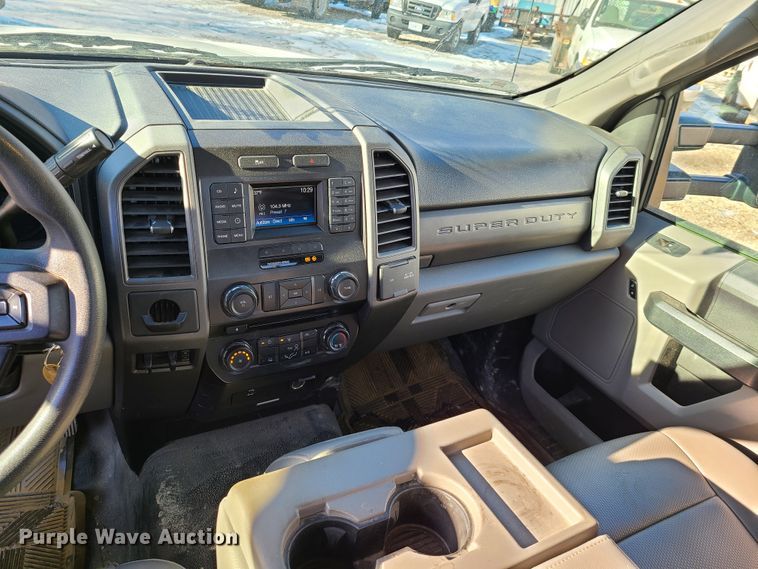 image for item DN6007 2018 Ford F450 Super Duty  utility / service truck