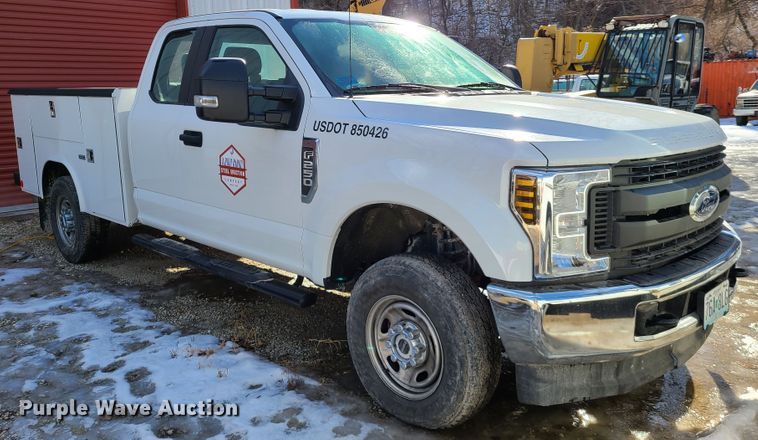 image for item DN6008 2018 Ford F250 Super Duty  SuperCab utility bed pickup truck