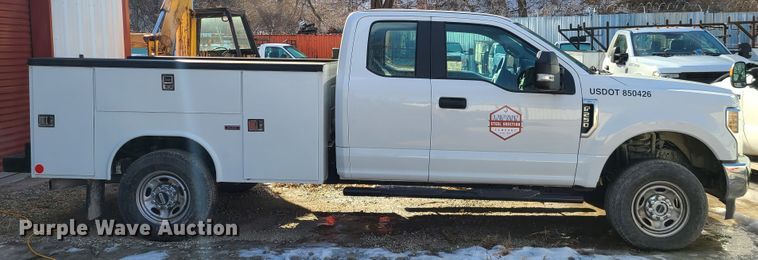 image for item DN6008 2018 Ford F250 Super Duty  SuperCab utility bed pickup truck