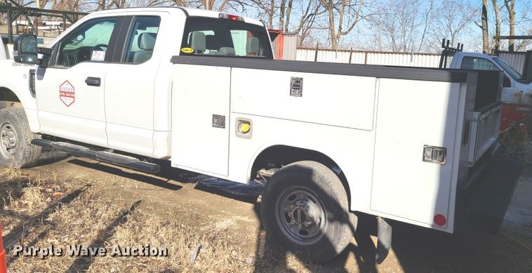 image for item DN6008 2018 Ford F250 Super Duty  SuperCab utility bed pickup truck