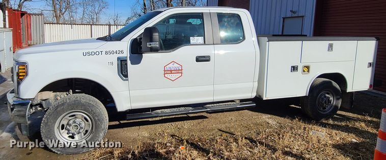 image for item DN6008 2018 Ford F250 Super Duty  SuperCab utility bed pickup truck