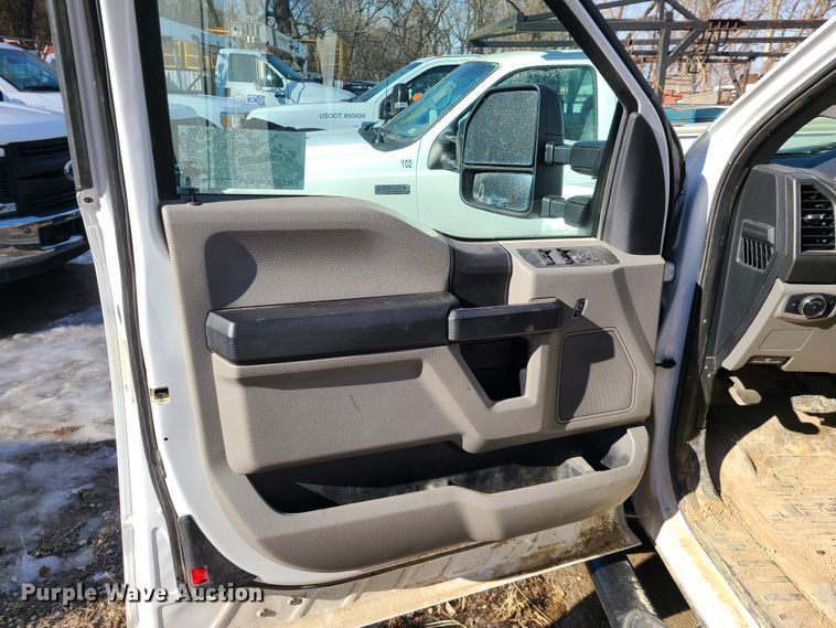 image for item DN6008 2018 Ford F250 Super Duty  SuperCab utility bed pickup truck