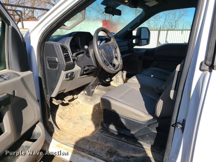 image for item DN6008 2018 Ford F250 Super Duty  SuperCab utility bed pickup truck