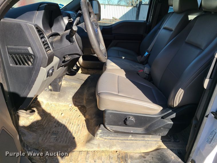 image for item DN6008 2018 Ford F250 Super Duty  SuperCab utility bed pickup truck