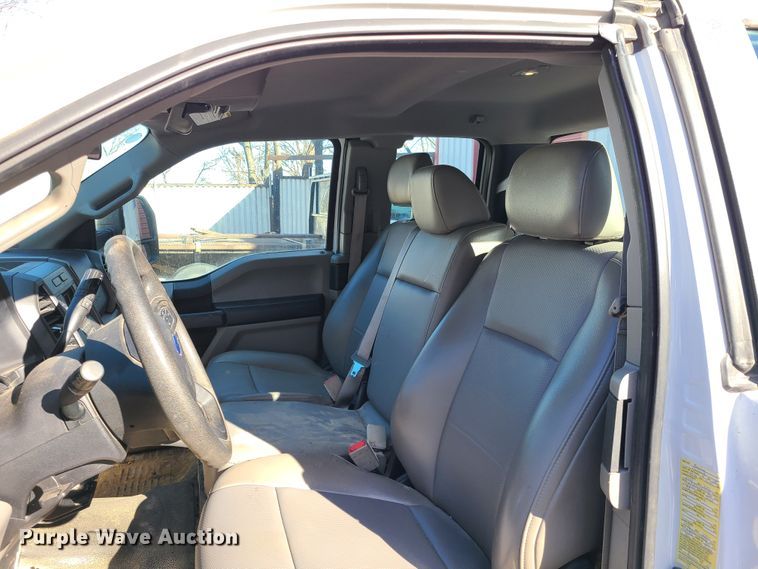 image for item DN6008 2018 Ford F250 Super Duty  SuperCab utility bed pickup truck