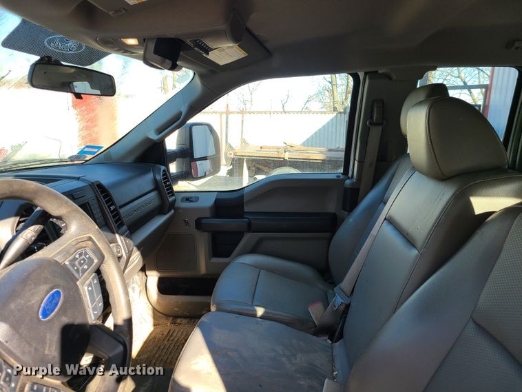 image for item DN6008 2018 Ford F250 Super Duty  SuperCab utility bed pickup truck