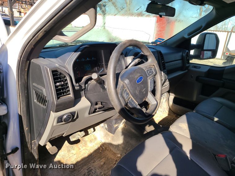 image for item DN6008 2018 Ford F250 Super Duty  SuperCab utility bed pickup truck