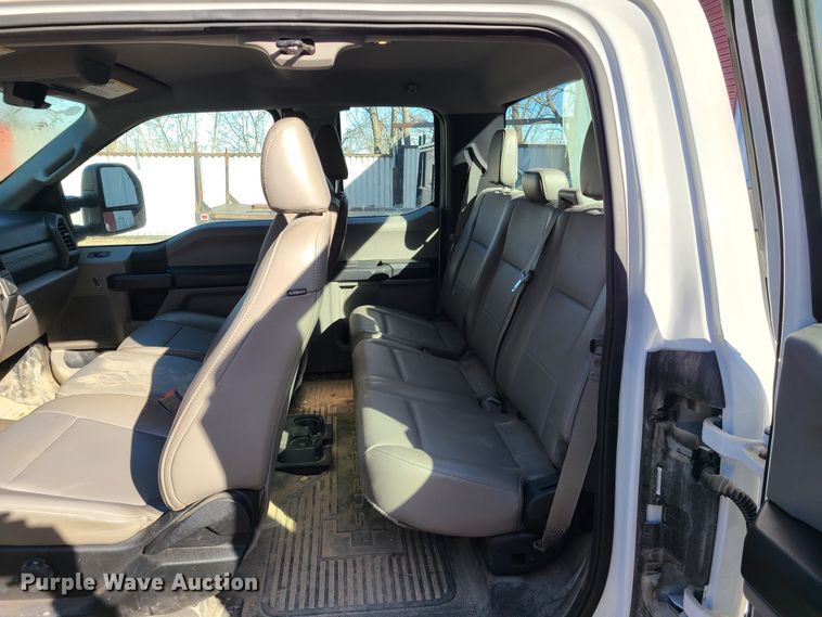 image for item DN6008 2018 Ford F250 Super Duty  SuperCab utility bed pickup truck