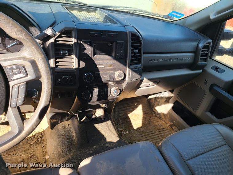 image for item DN6008 2018 Ford F250 Super Duty  SuperCab utility bed pickup truck