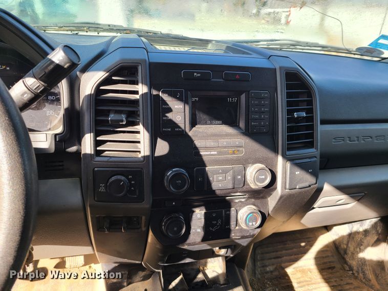 image for item DN6008 2018 Ford F250 Super Duty  SuperCab utility bed pickup truck