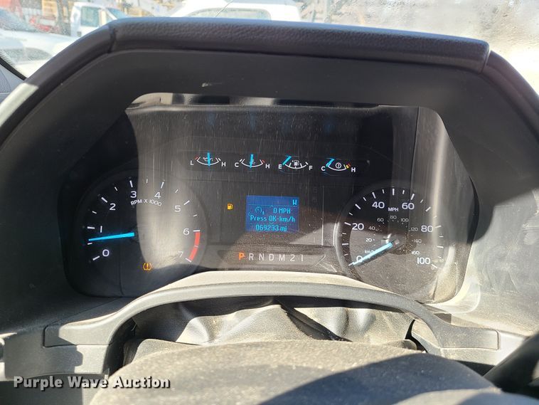 image for item DN6008 2018 Ford F250 Super Duty  SuperCab utility bed pickup truck