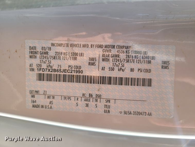 image for item DN6008 2018 Ford F250 Super Duty  SuperCab utility bed pickup truck