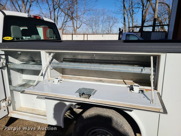 image for item DN6008 2018 Ford F250 Super Duty  SuperCab utility bed pickup truck