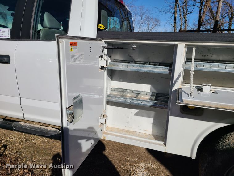 image for item DN6008 2018 Ford F250 Super Duty  SuperCab utility bed pickup truck