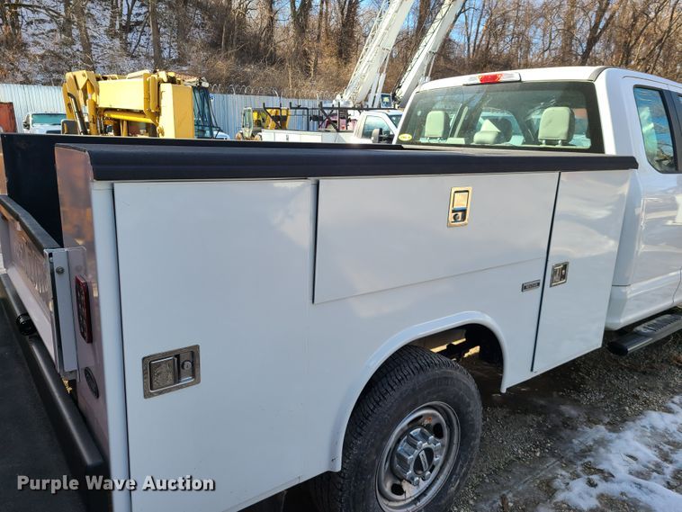 image for item DN6008 2018 Ford F250 Super Duty  SuperCab utility bed pickup truck