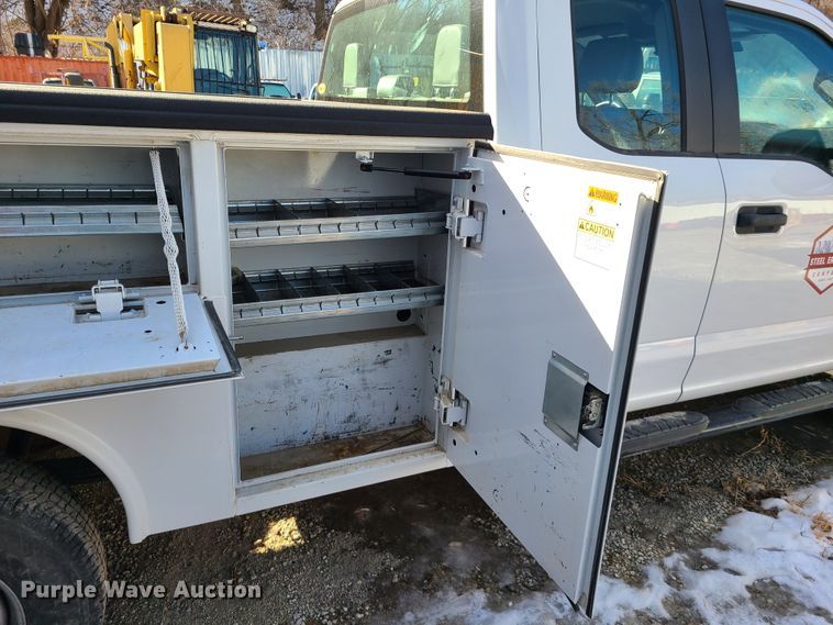 image for item DN6008 2018 Ford F250 Super Duty  SuperCab utility bed pickup truck