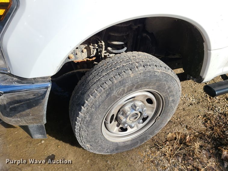 image for item DN6008 2018 Ford F250 Super Duty  SuperCab utility bed pickup truck