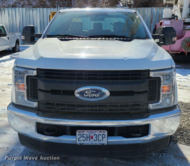 image for item DN6020 2017 Ford F250 Super Duty XL  SuperCab utility bed pickup truck