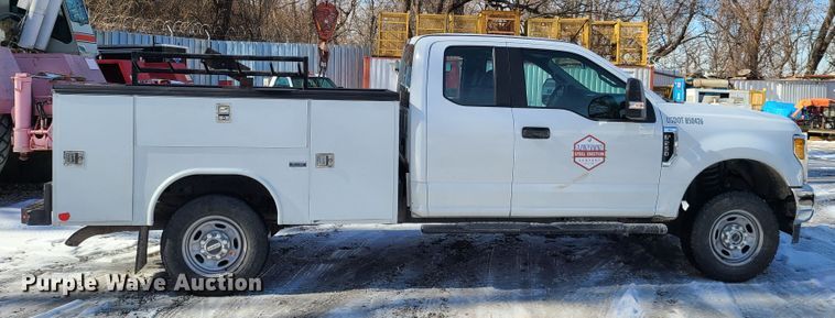 image for item DN6020 2017 Ford F250 Super Duty XL  SuperCab utility bed pickup truck