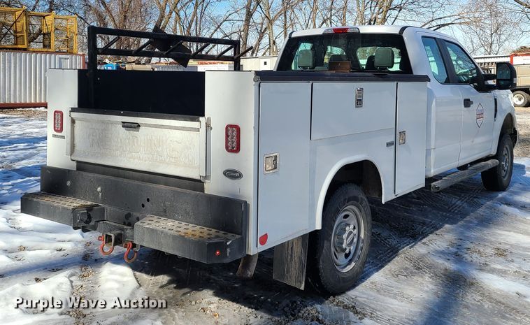 image for item DN6020 2017 Ford F250 Super Duty XL  SuperCab utility bed pickup truck