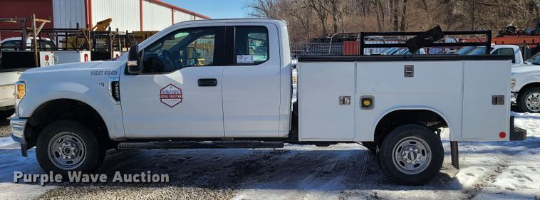 image for item DN6020 2017 Ford F250 Super Duty XL  SuperCab utility bed pickup truck