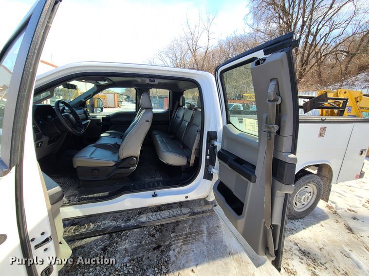 image for item DN6020 2017 Ford F250 Super Duty XL  SuperCab utility bed pickup truck